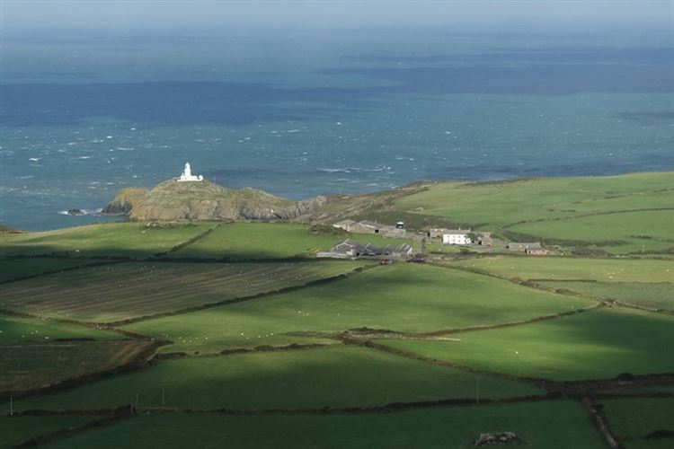 United Kingdom Wales Pembrokeshire, Pembrokeshire Coast Path, Pembrokeshire Coastal Path: Strumble Head Lighthouse, Walkopedia